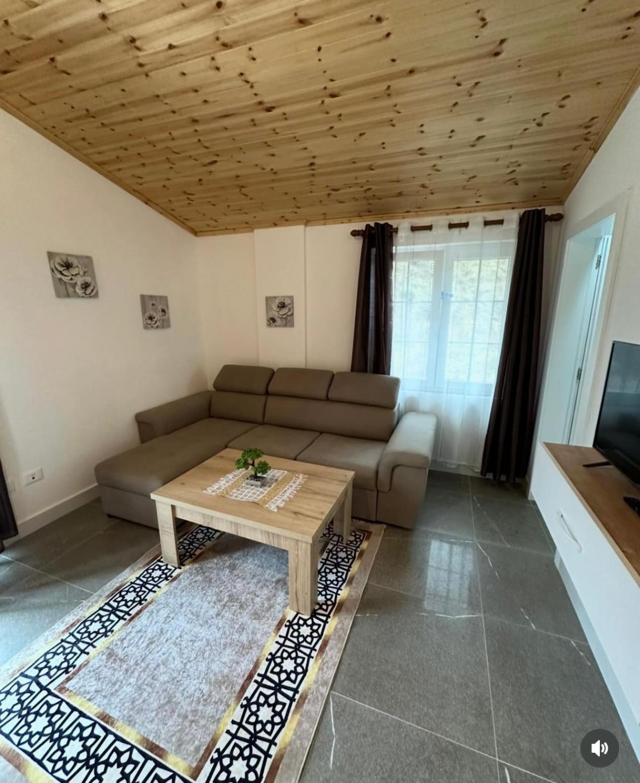 Qyteza Guest House & Camping Shkodër エクステリア 写真